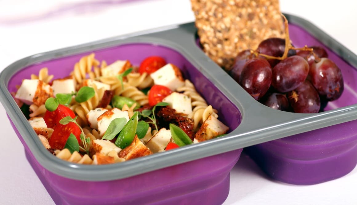 Pastasalat med fiskekake