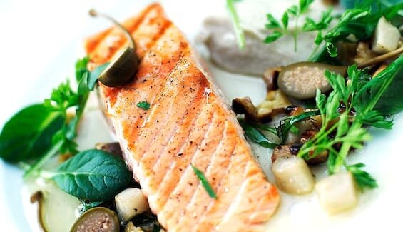 Grillet laks med jordskokkpuré