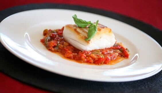 Stekt hyse med piperonata