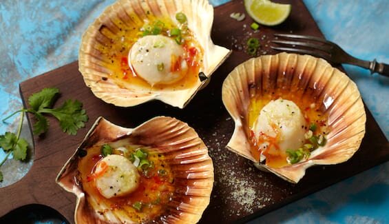 Smørstekt kamskjell med sweet chilisaus