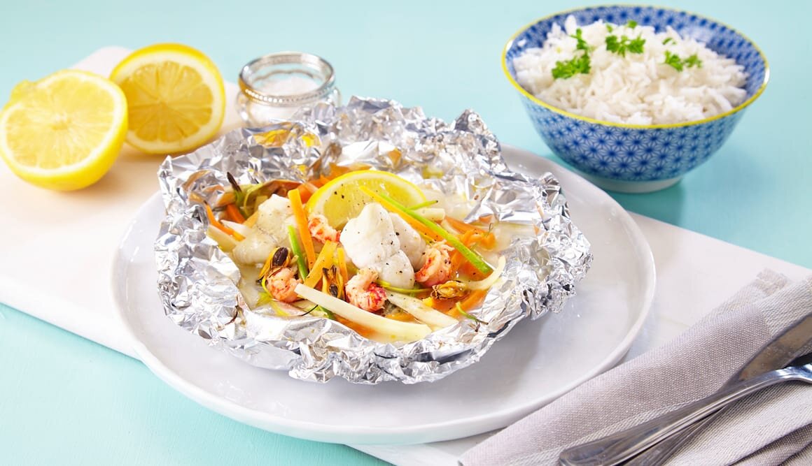 Rødspette og skalldyr bakt i folie