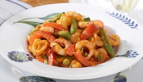 Reker med pasta og grønnsaker