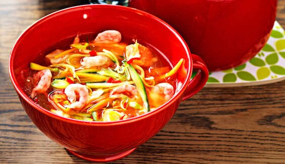 Sitrongressbuljong med laks og reker 