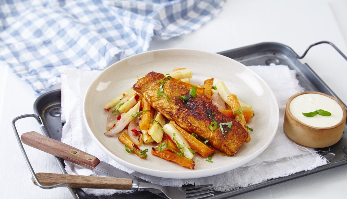 Laks med ovnsbakte grønnsaker