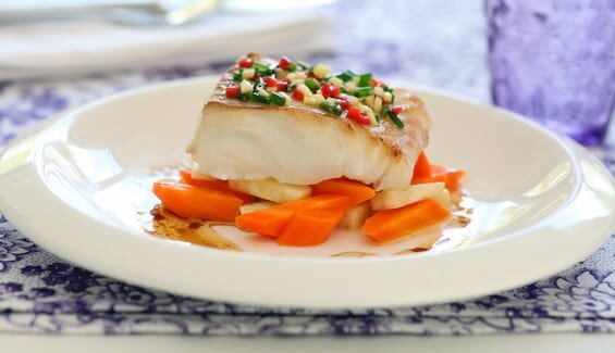 Marinert torsk med dampet gulrot og nøttesmør