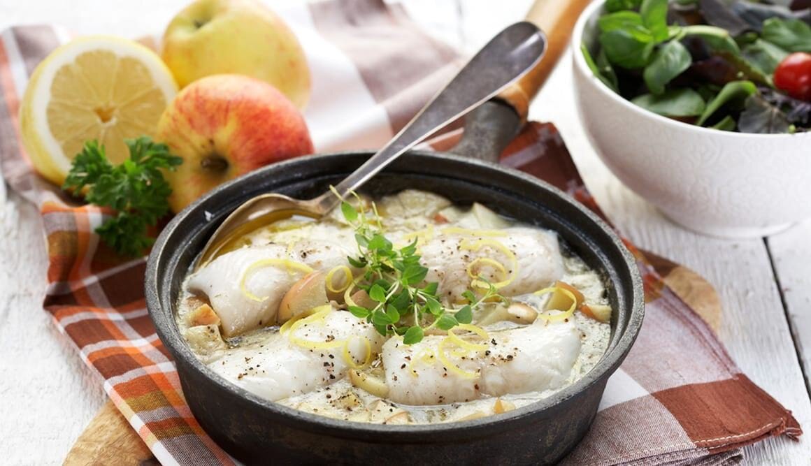 Rullet flyndre i eplesaus