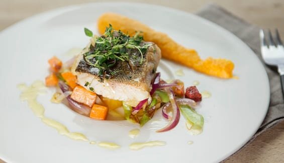 Stekt torskefilet med chorizo og grønnsaker