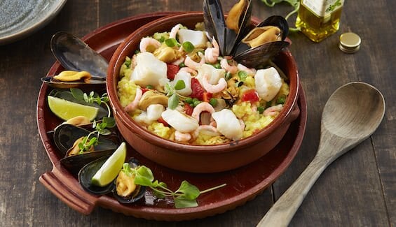 Paella med reker, torsk og blåskjell