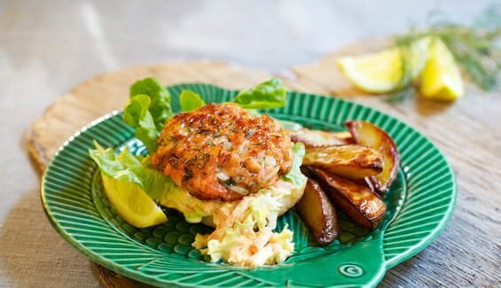 Lakseburger med kålsalat