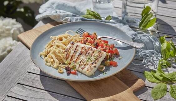 Grillet klippfisk med olivensalsa