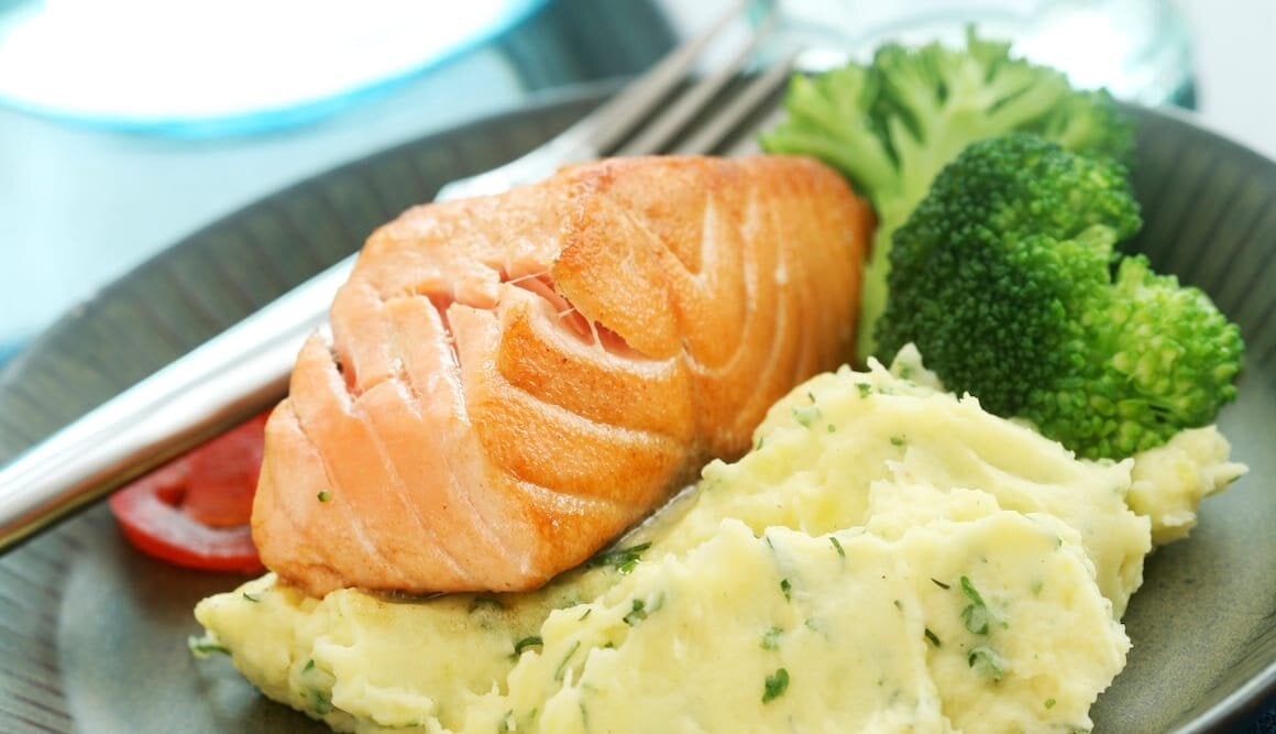 Stekt laks med potetmos
