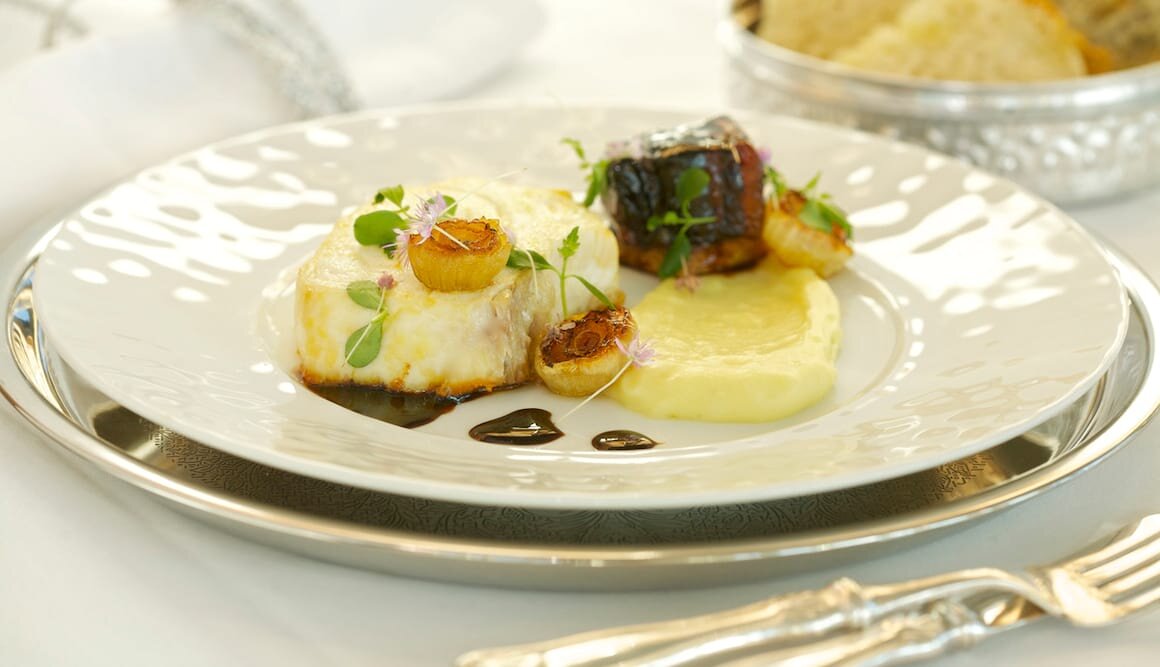 Ovnsbakt kveite med glasert bacon og potetpuré