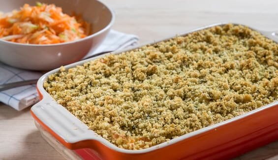 Laksegrateng med basilikumtopping