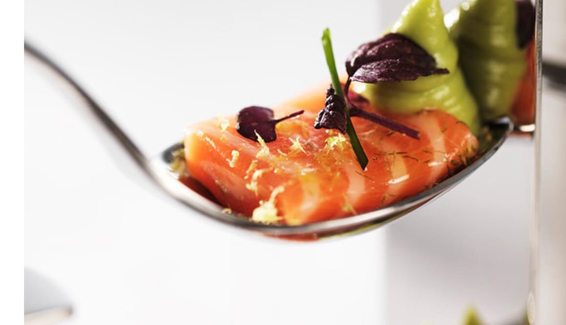 Råmarinert ørret med avokadokrem