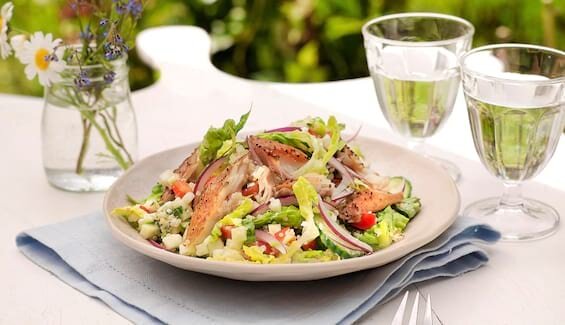 Quinoasalat med pepperrøykt makrell