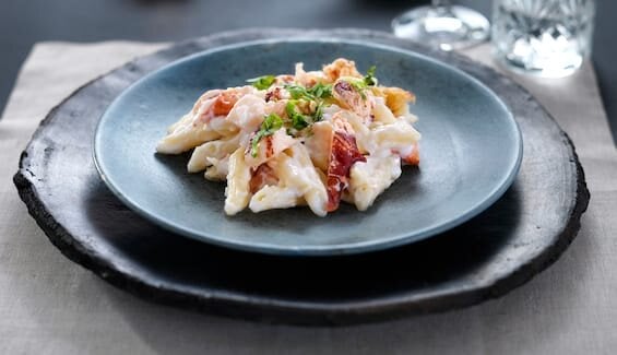 Pasta med hummer og hvit saus
