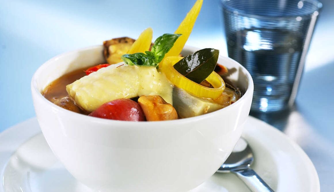 Bouillabaisse med steinbit, blåskjell og reker