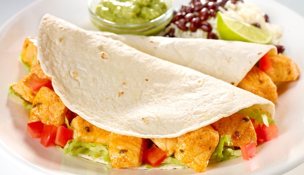 Marinert laks i tortilla