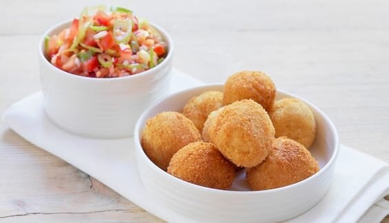 Klippfiskboller med salsa