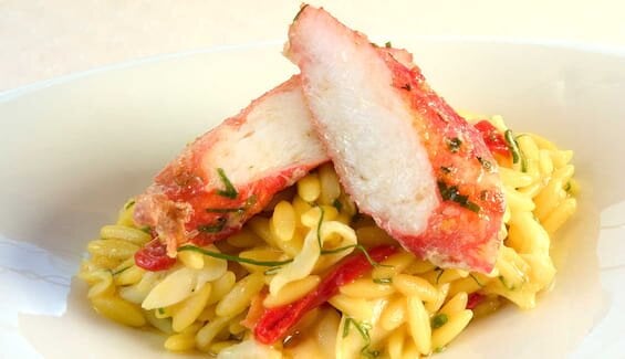 Kongekrabbe med risoni i safran