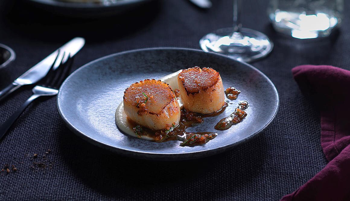 Kamskjell med blomkålkrem og brunet smør