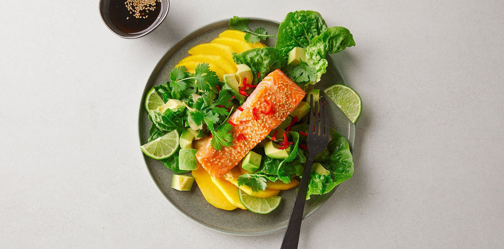 Bakt ørret med frisk salat