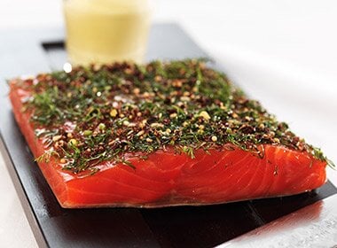 Gravet ørret med honning og akevitt