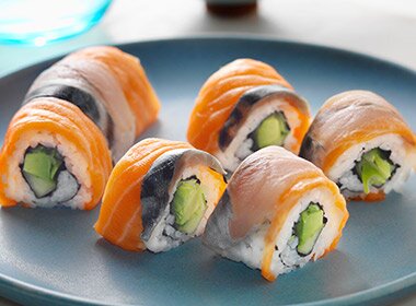 Karibumaki sushi med ørret og makrell