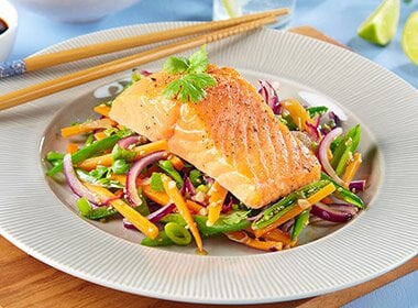 Asiatisk ørret med wokede grønnsaker