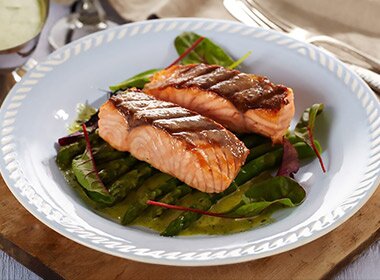 Stekt ørret med asparges og kjørvelsaus