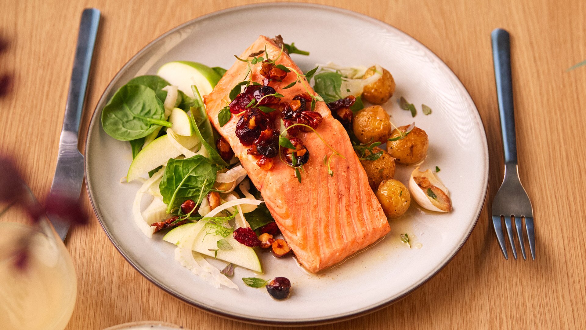 Ørret med fennikel og eplesalat