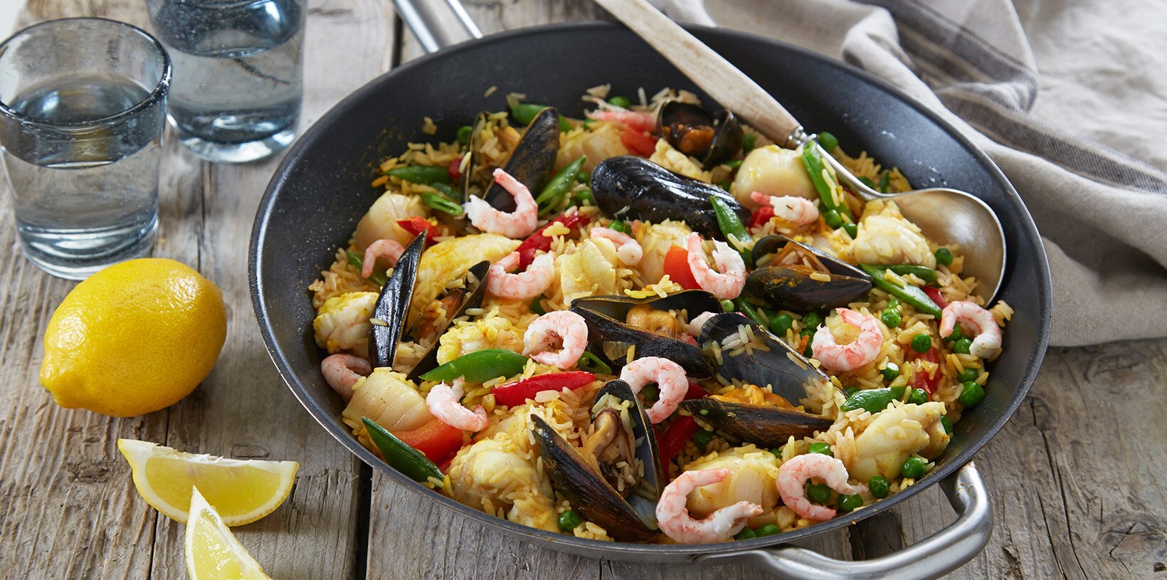 Paella med breiflabb og skalldyr