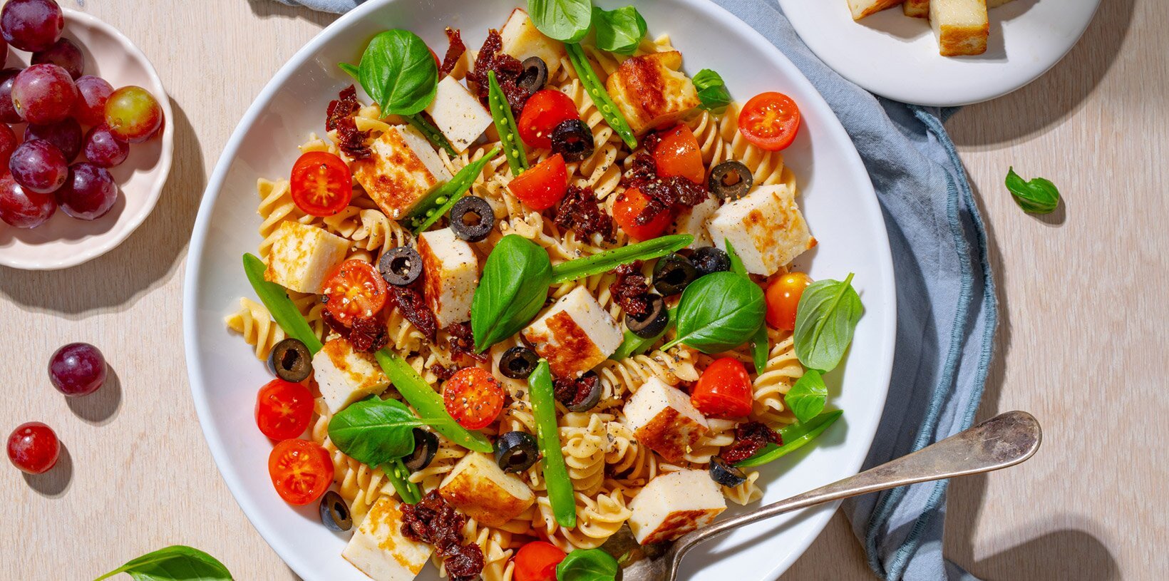Pastasalat med fiskekake