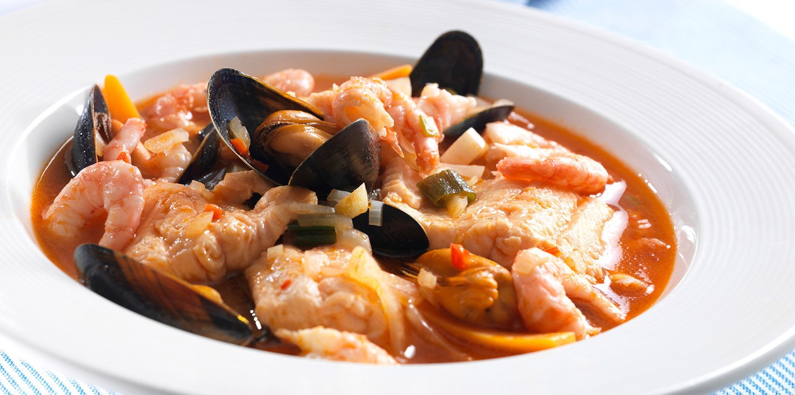 Gryte med ishavsrøye og skalldyr