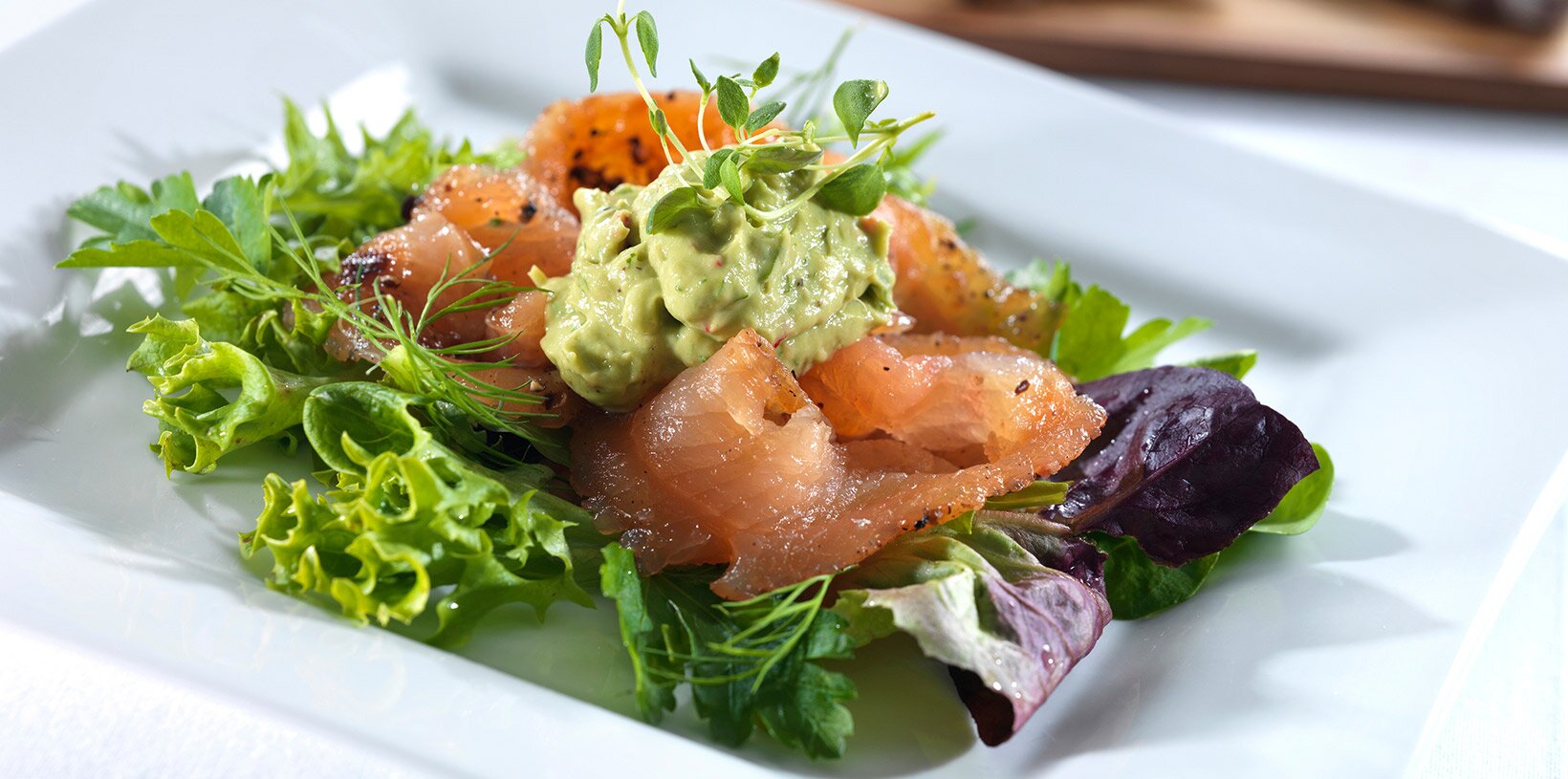 Kryddergravet ishavsrøye med avokadosaus