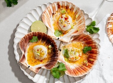 Smørstekt kamskjell med sweet chilisaus