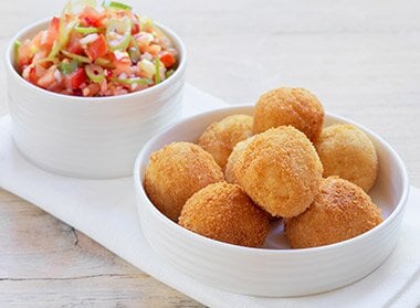 Klippfiskboller med salsa 