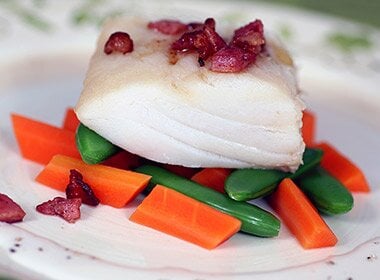 Klippfisk med bacon og hvit saus