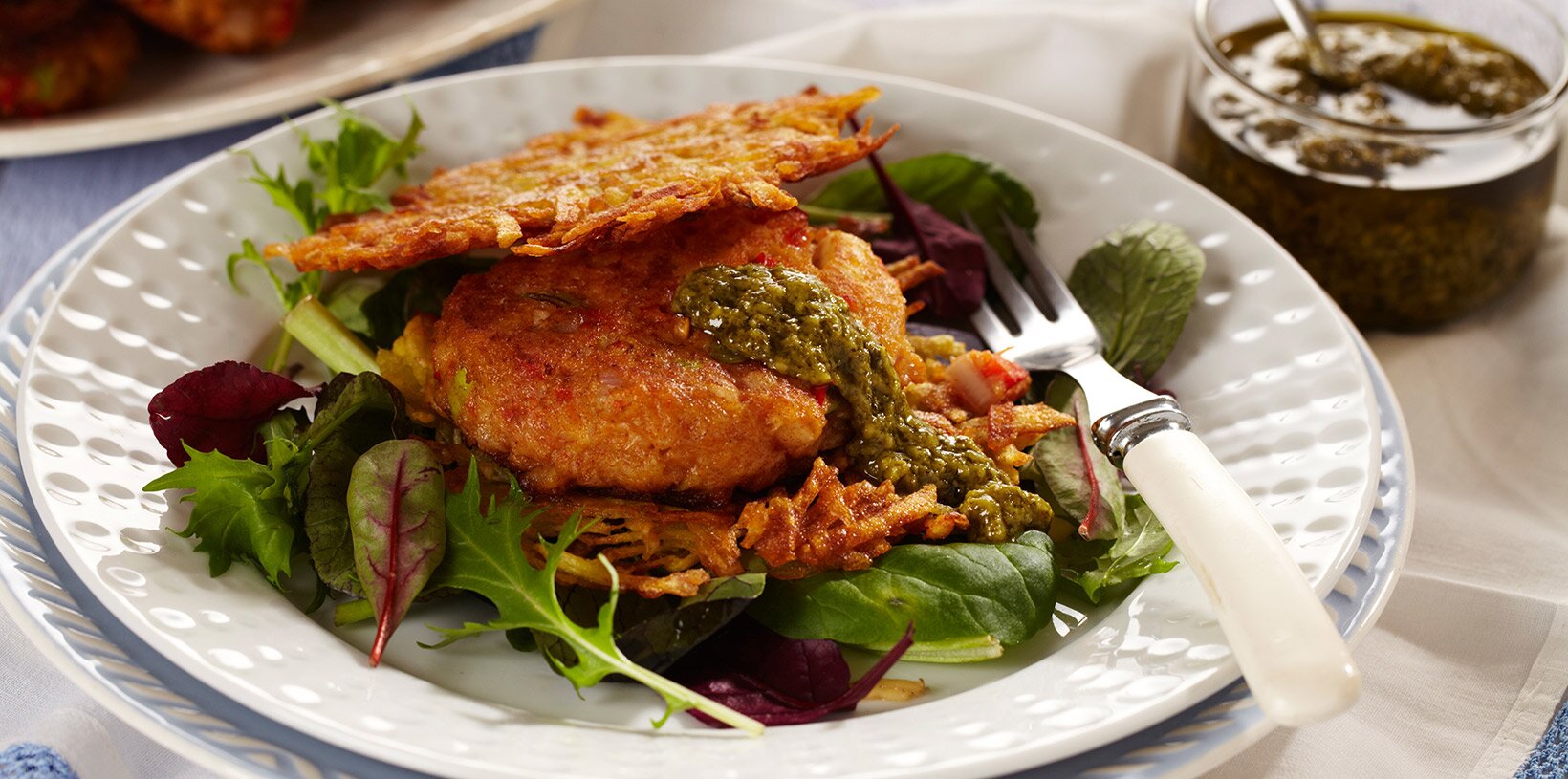 Krabbeburger med røstipoteter og pesto