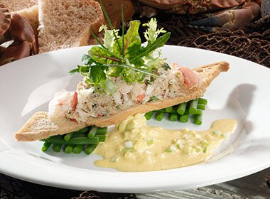 Krabbesalat med aspargesbønner og safrandressing