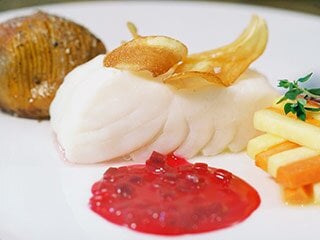 Dampet kveite med hasselbackpoteter