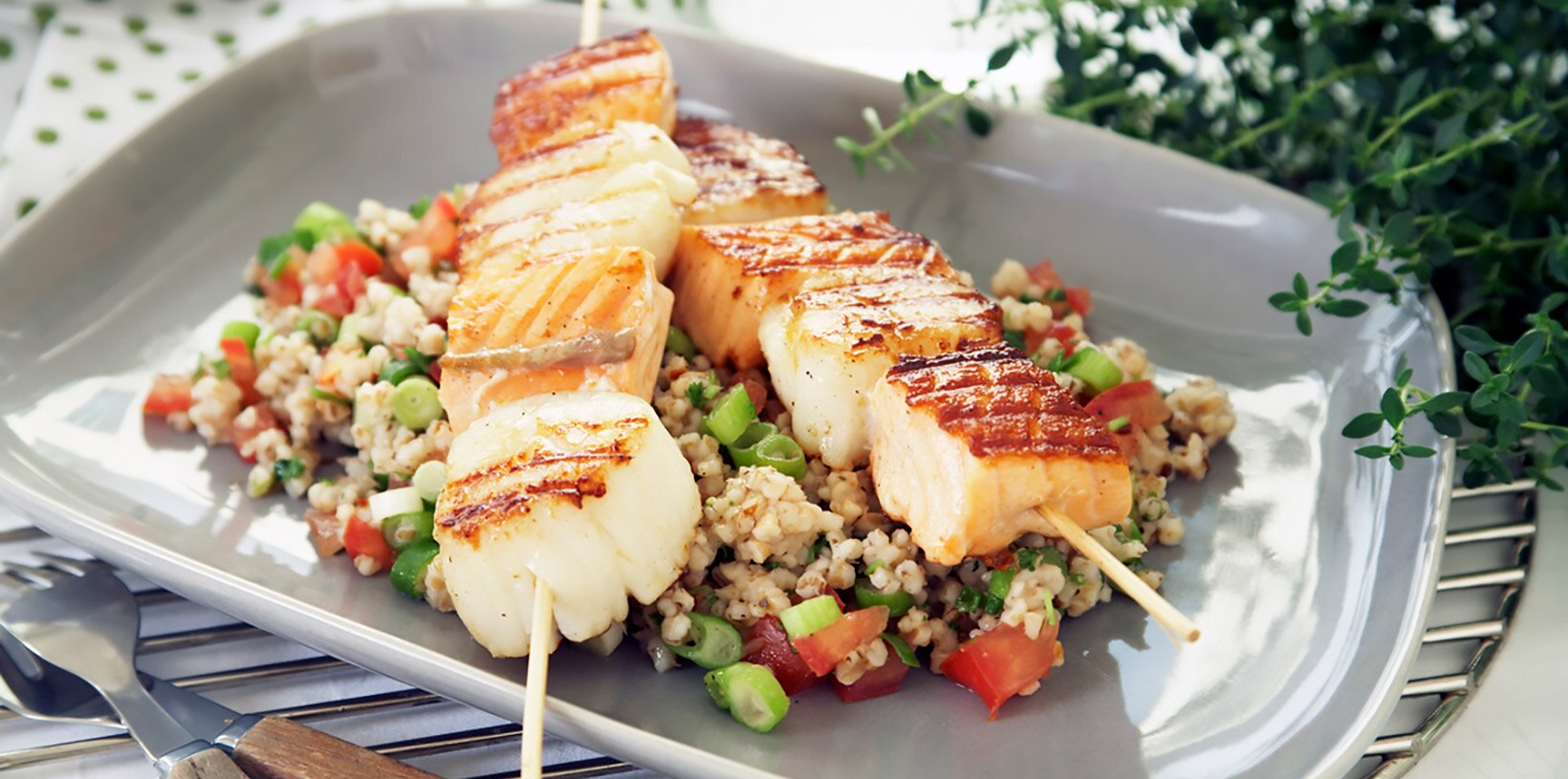 Grillspyd med laks og kamskjell