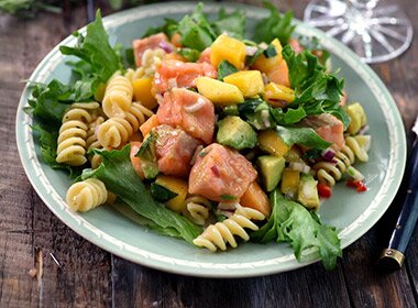 Cevichesalat med laks og pasta