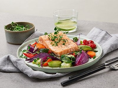 Laks og grønnsaker