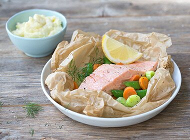 Laksepakke med grønnsaker