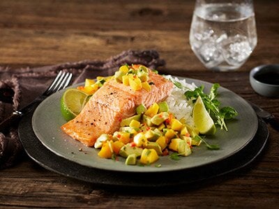 Laks i airfryer med frisk mangosalsa