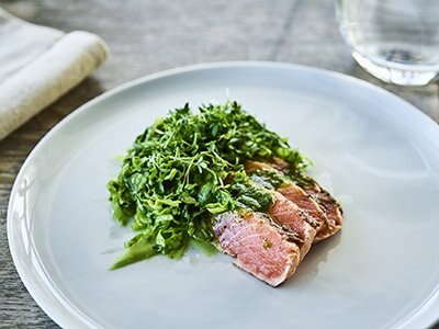 Laksetataki med chimichurri og hjertesalat