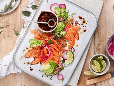 Laks sashimi med ingefærponzu