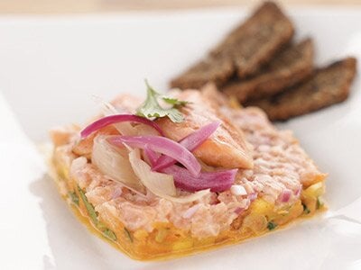 Tropisk Twist: Dobbel Glede av Laks med Frisk Salat