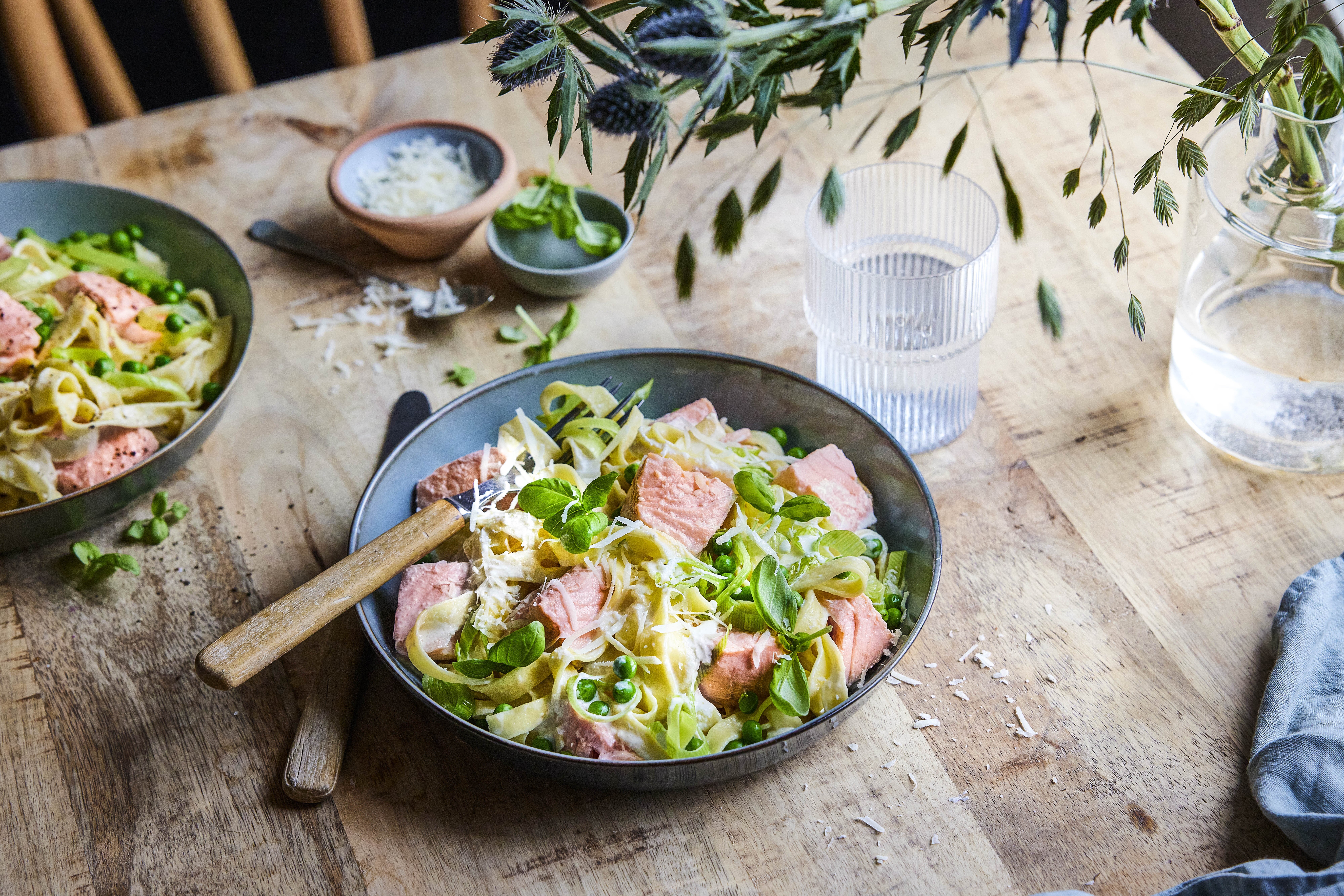 Pasta med laks erter og purre